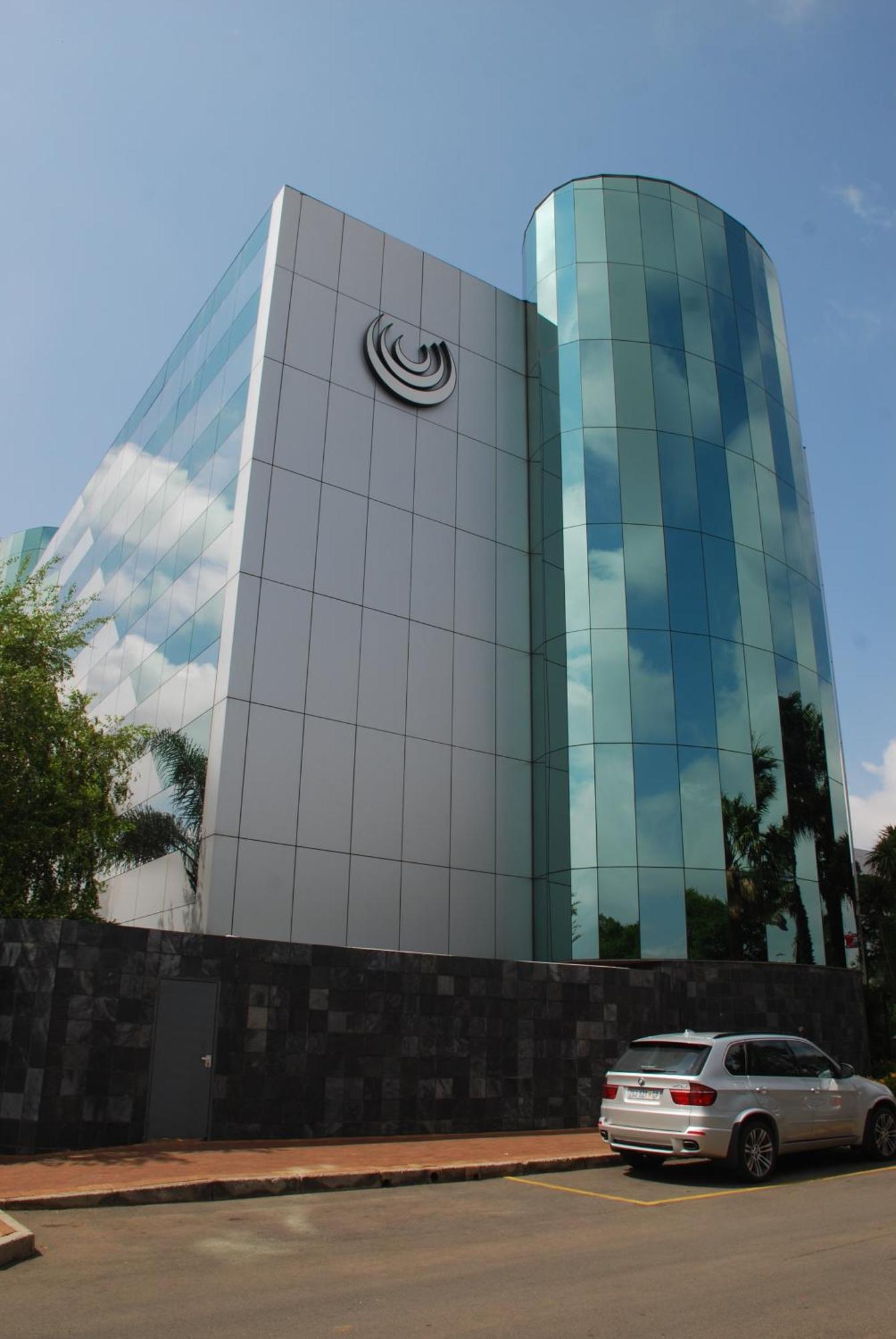 Southern Sun Or Tambo International Airport Kempton Park Exterior foto The building of the National Bank of Zimbabwe